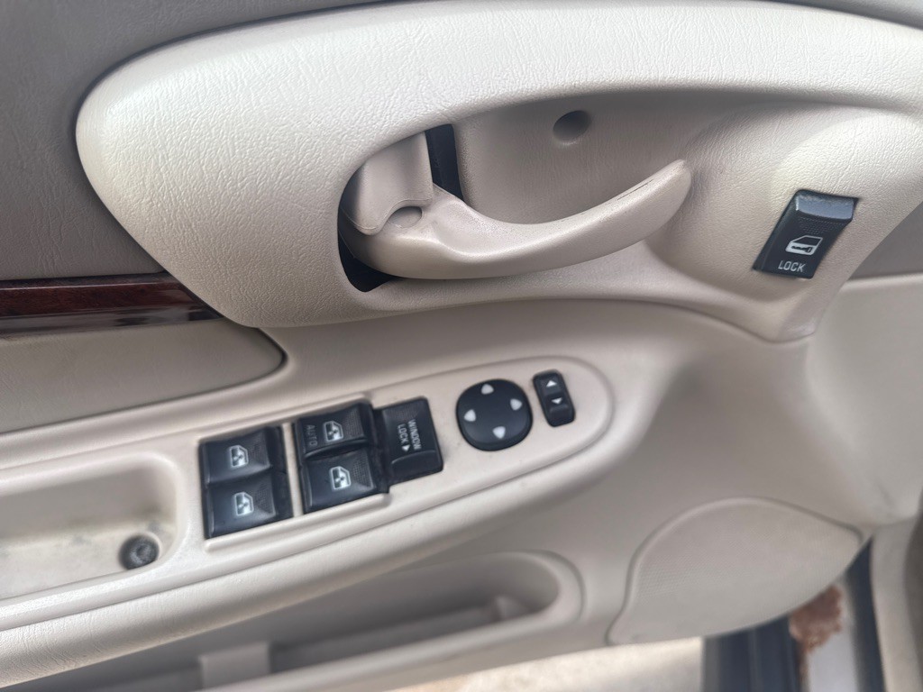 2003 Chevrolet Impala Image 17