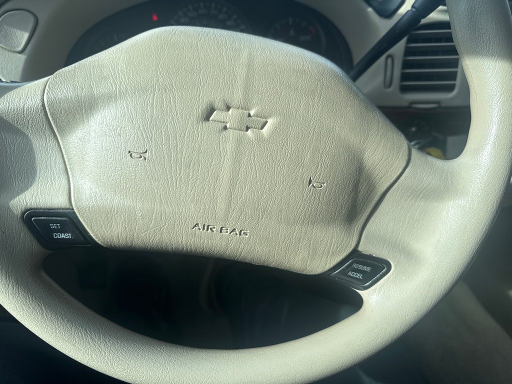 2003 Chevrolet Impala Image 19