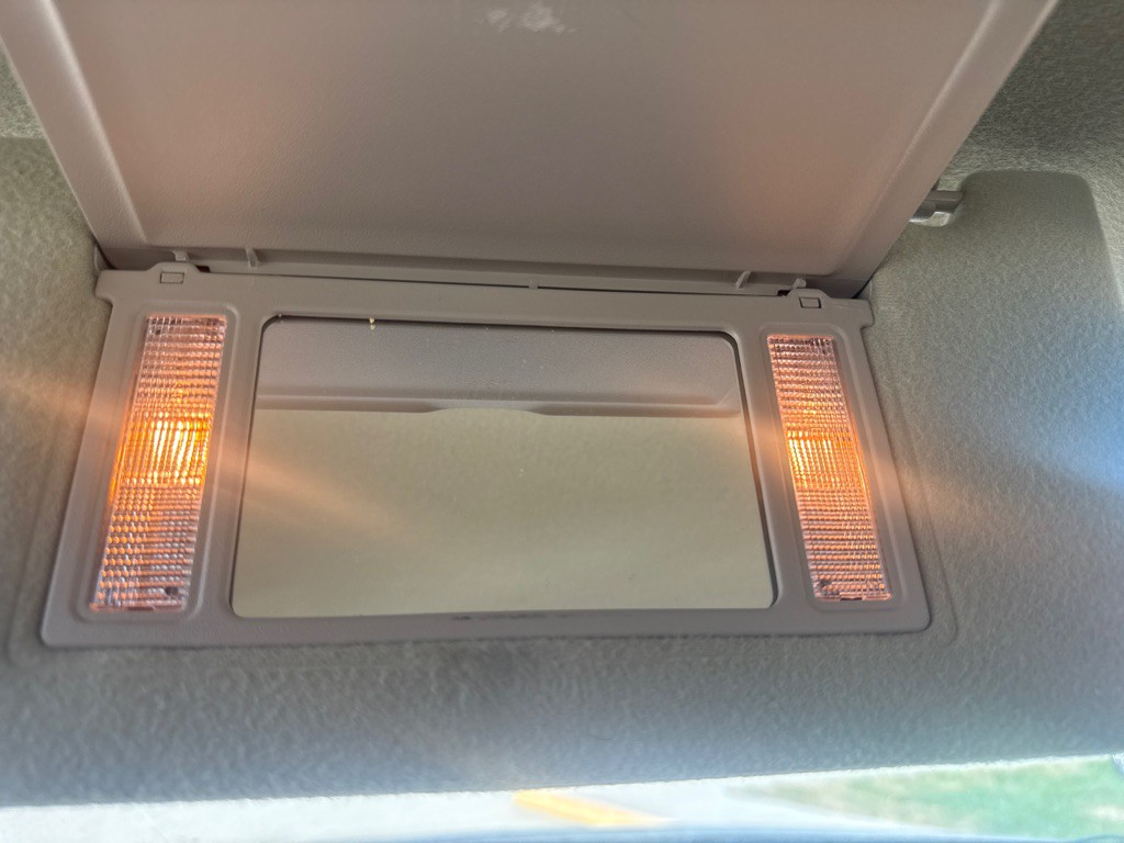 2003 Chevrolet Impala Image 21