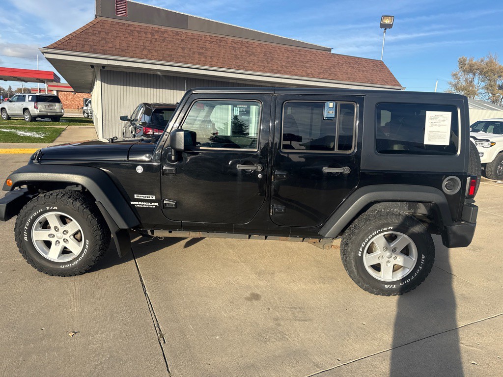 2017 Jeep Wrangler Unlimited Image 2