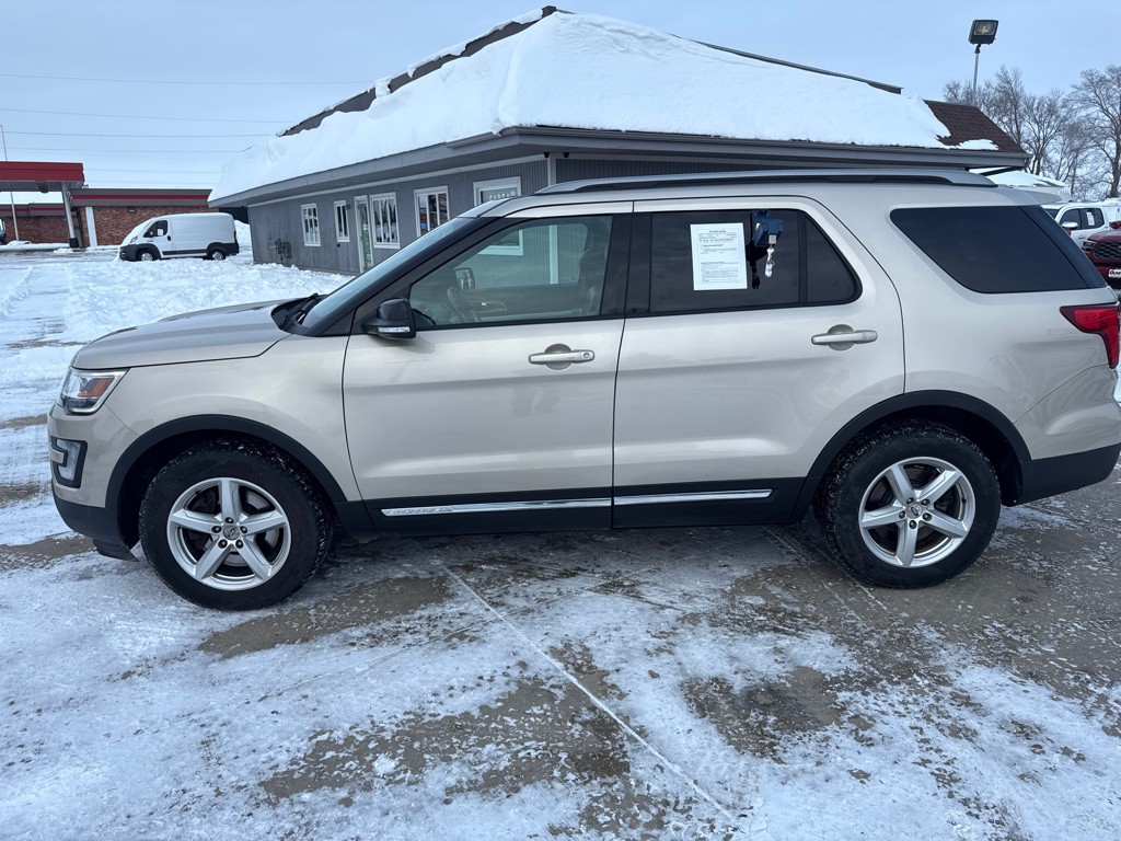 2017 Ford Explorer Image 2