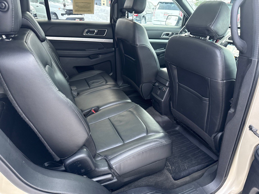 2017 Ford Explorer Image 16