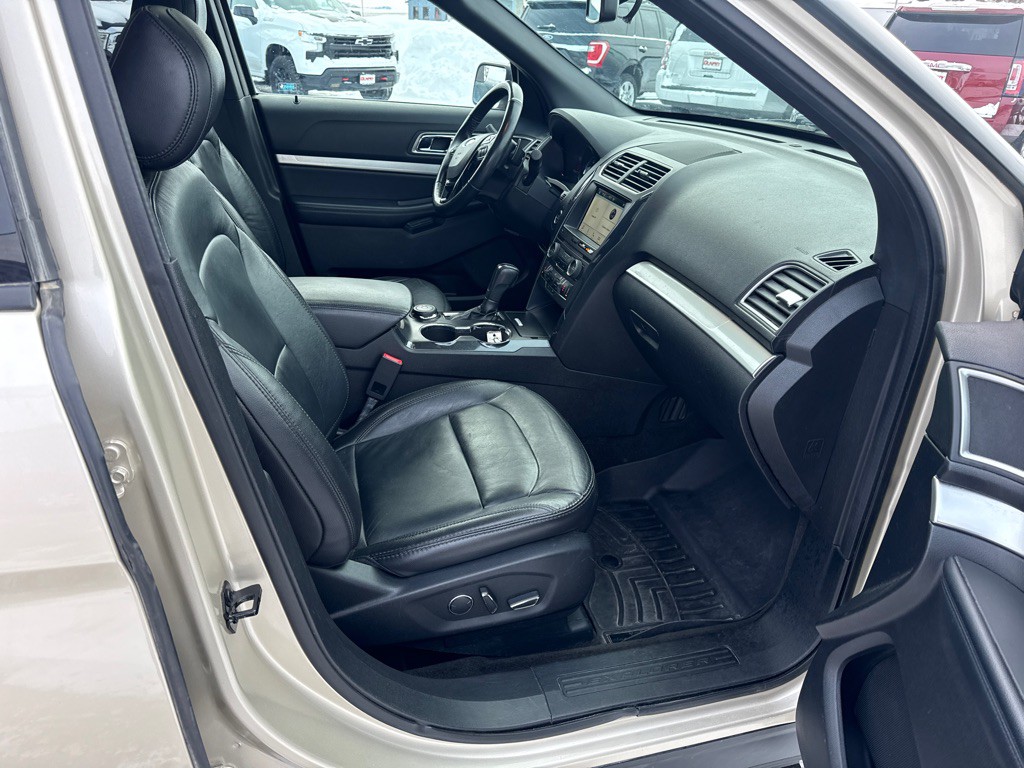 2017 Ford Explorer Image 17