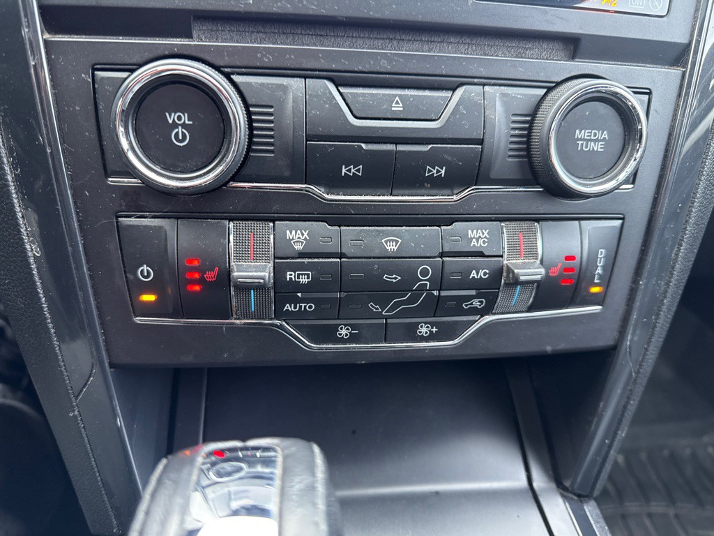 2017 Ford Explorer Image 31