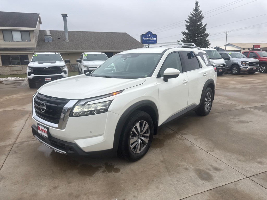 2023 Nissan Pathfinder Image 1