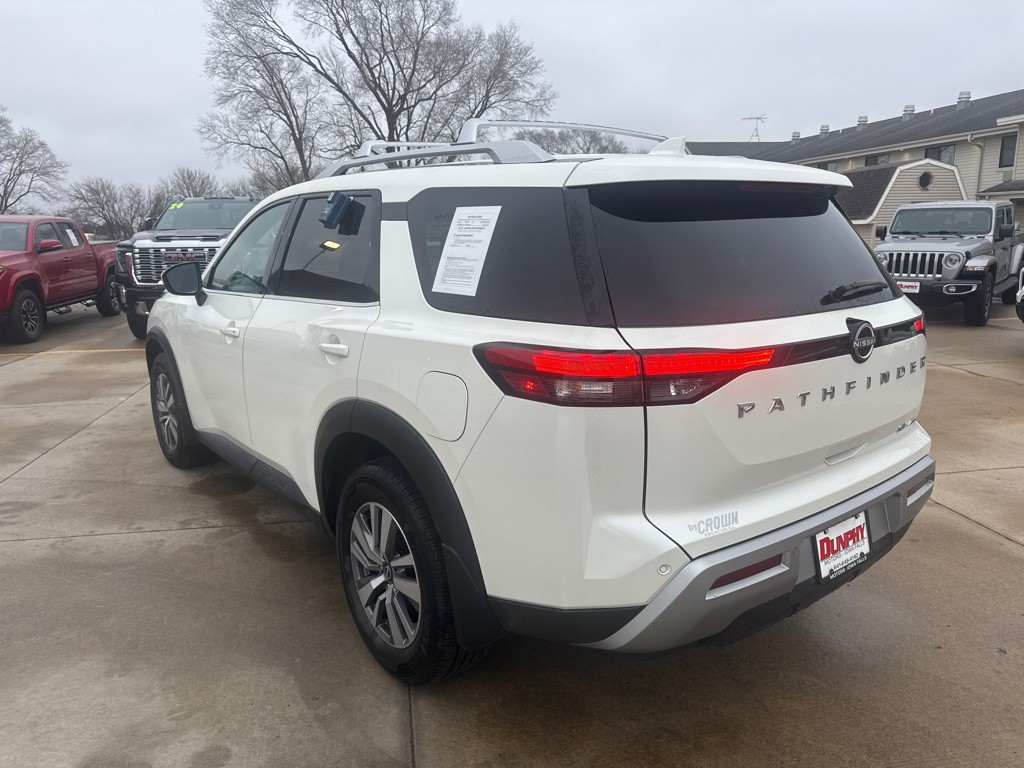 2023 Nissan Pathfinder Image 3