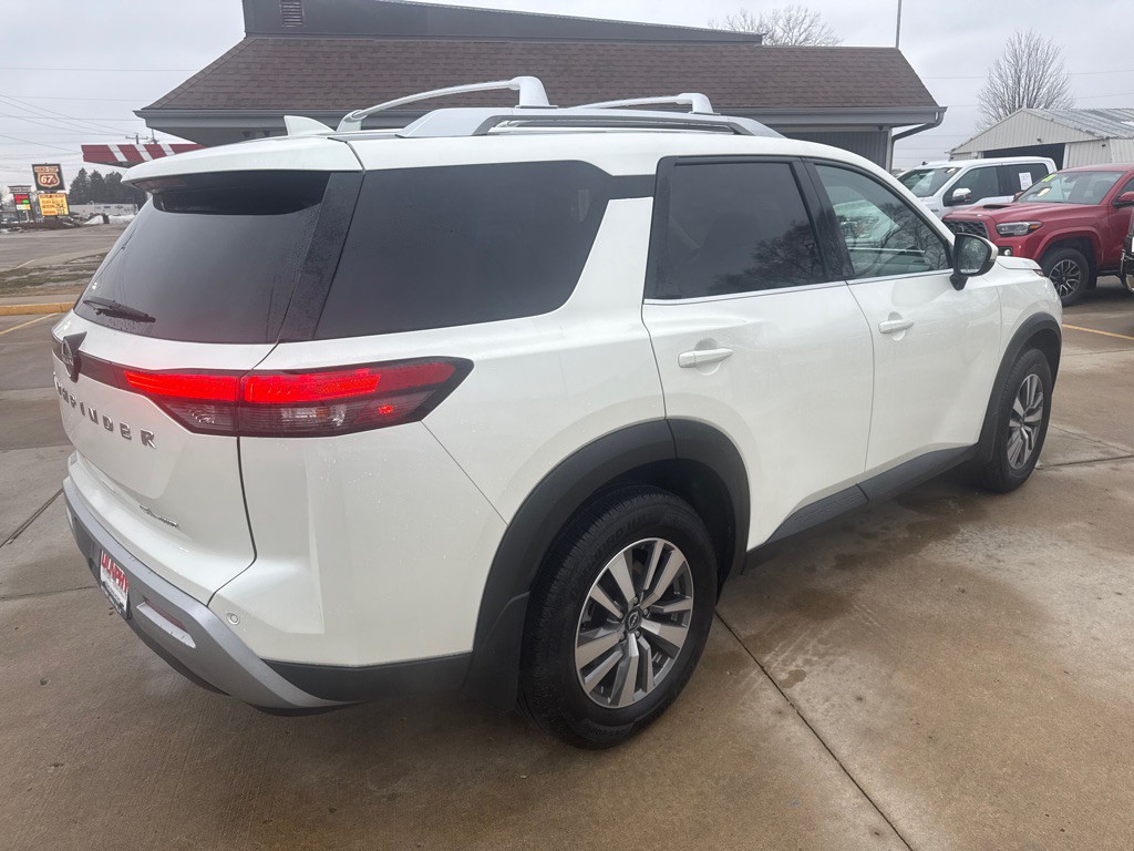 2023 Nissan Pathfinder Image 5
