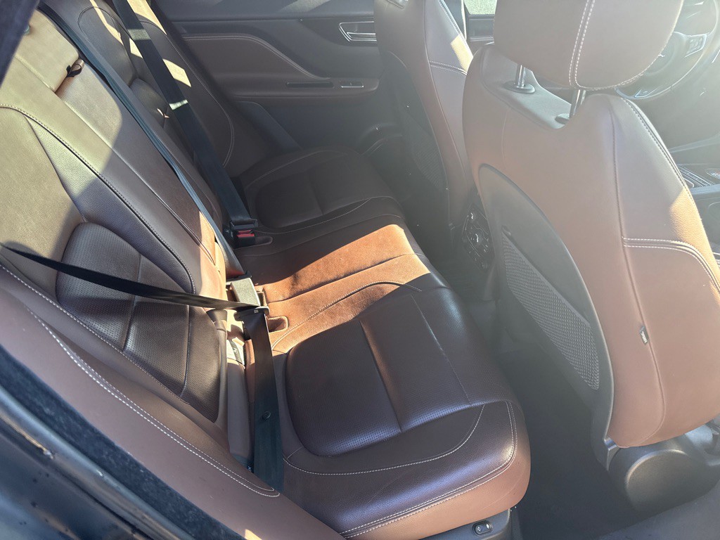 2020 Jaguar F-PACE Image 14