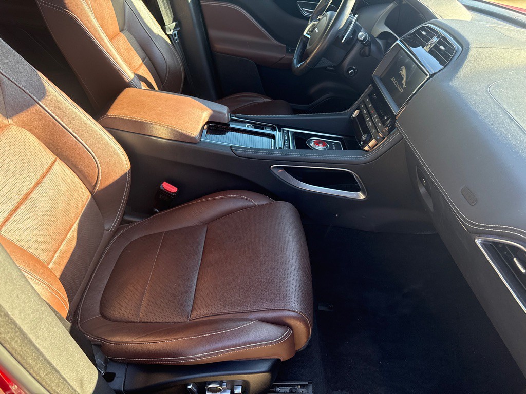 2020 Jaguar F-PACE Image 15