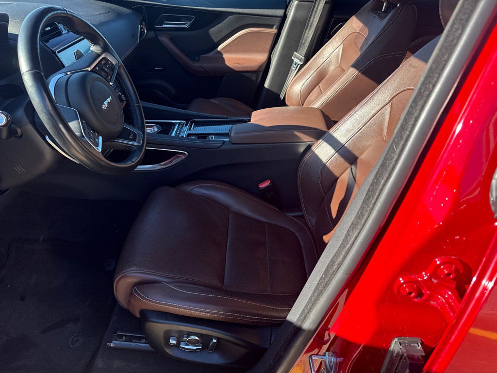 2020 Jaguar F-PACE Image 17