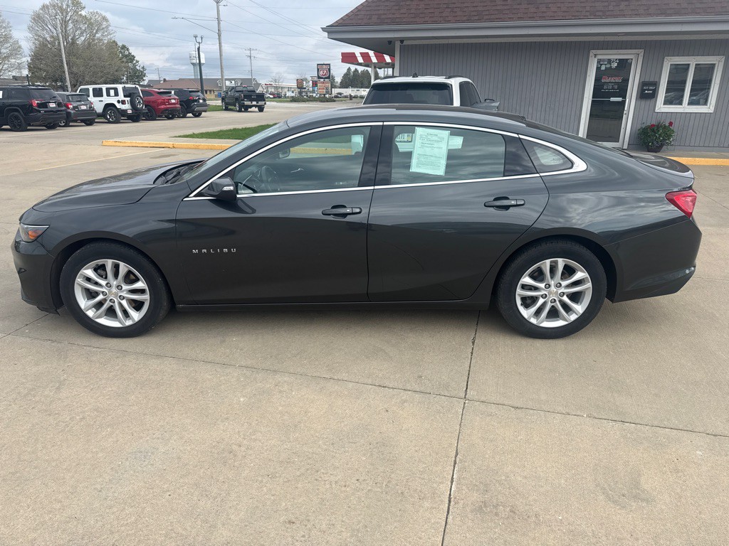 2017 Chevrolet Malibu Image 2