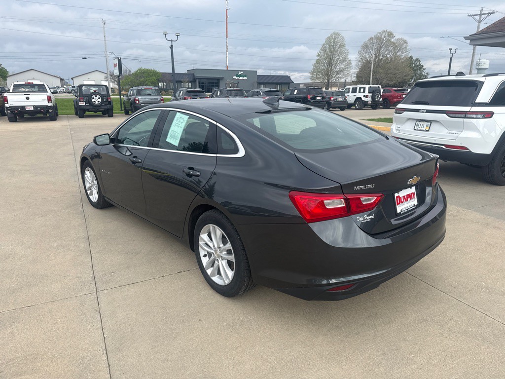 2017 Chevrolet Malibu Image 3