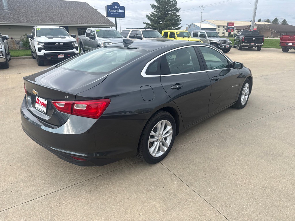 2017 Chevrolet Malibu Image 5