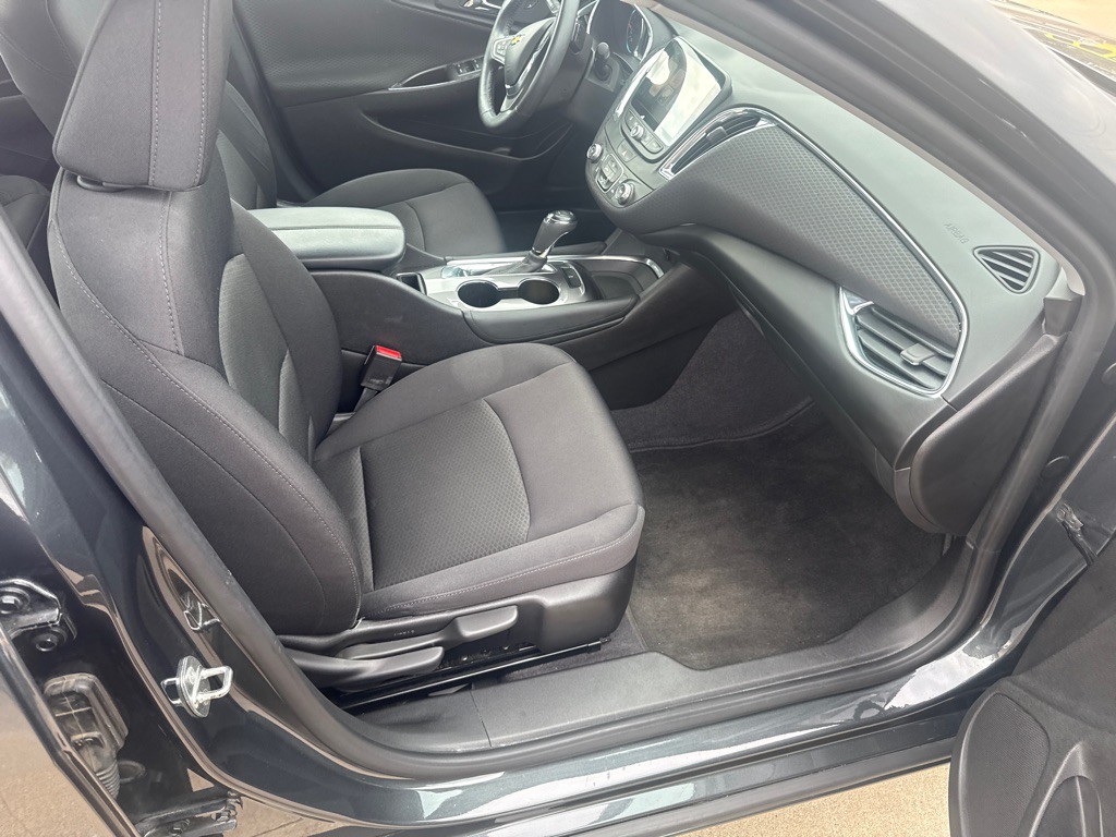 2017 Chevrolet Malibu Image 13