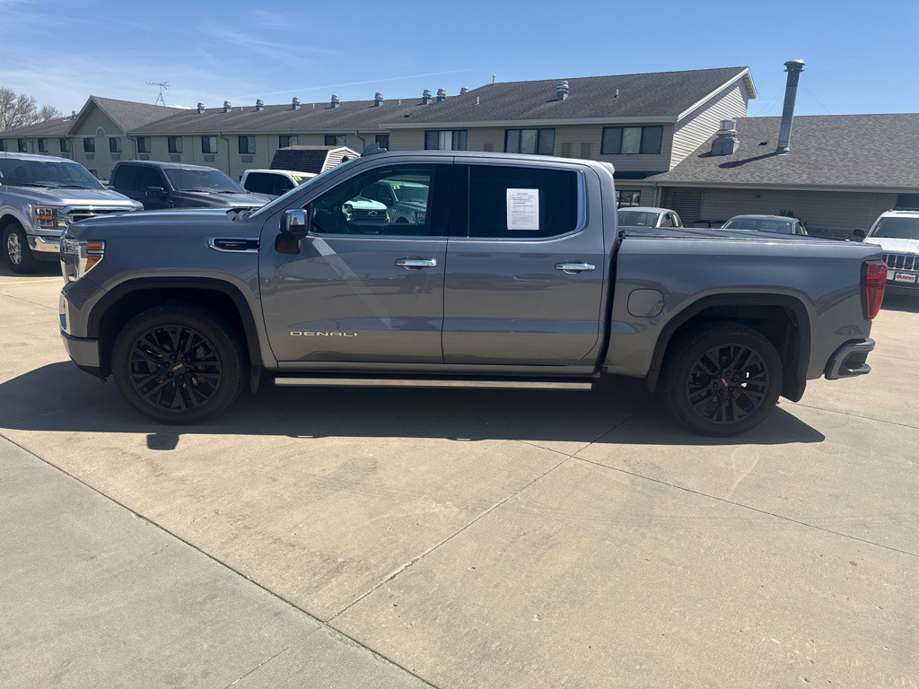 2022 GMC Sierra Image 2
