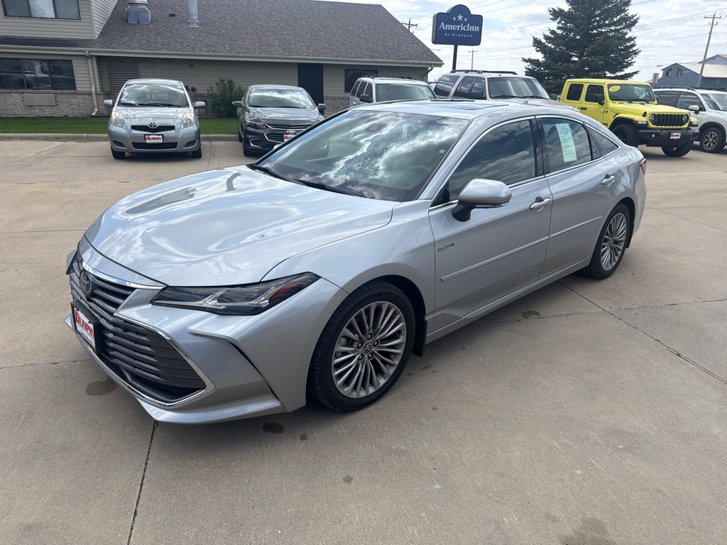 2021 Toyota Avalon Image 1