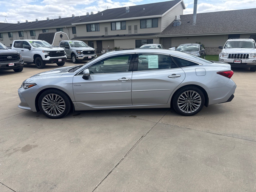 2021 Toyota Avalon Image 2