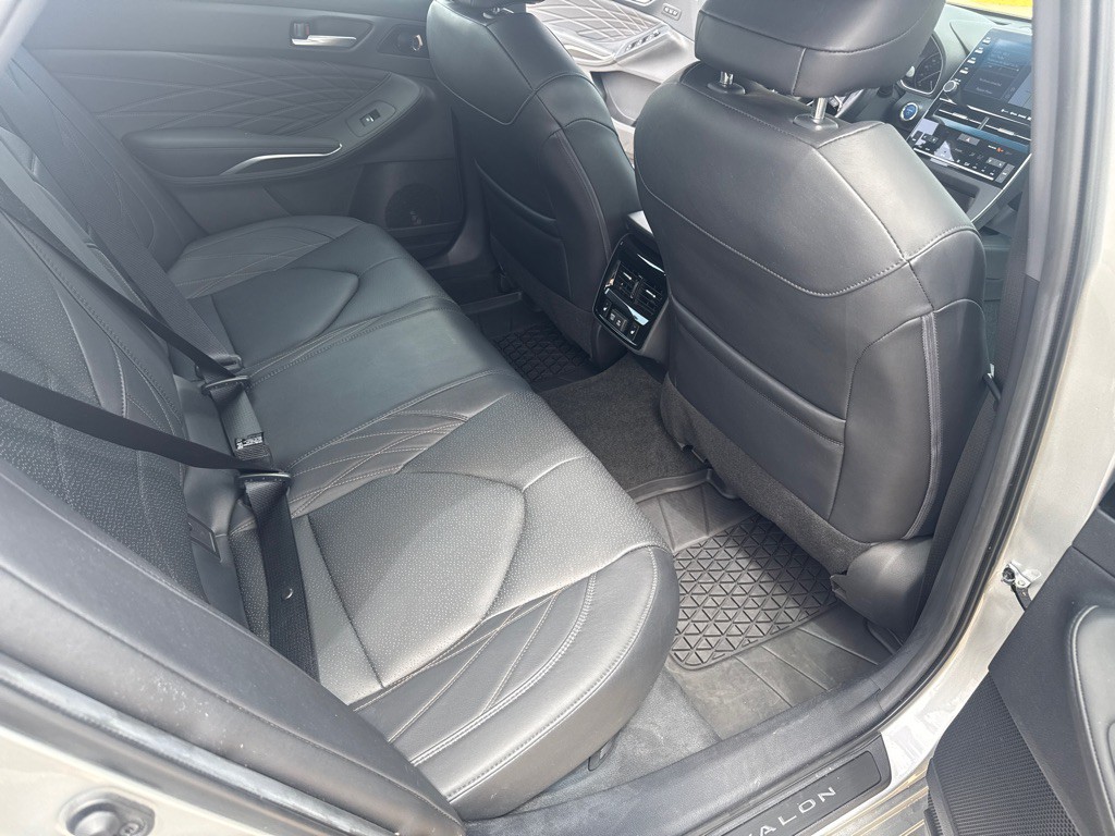 2021 Toyota Avalon Image 16