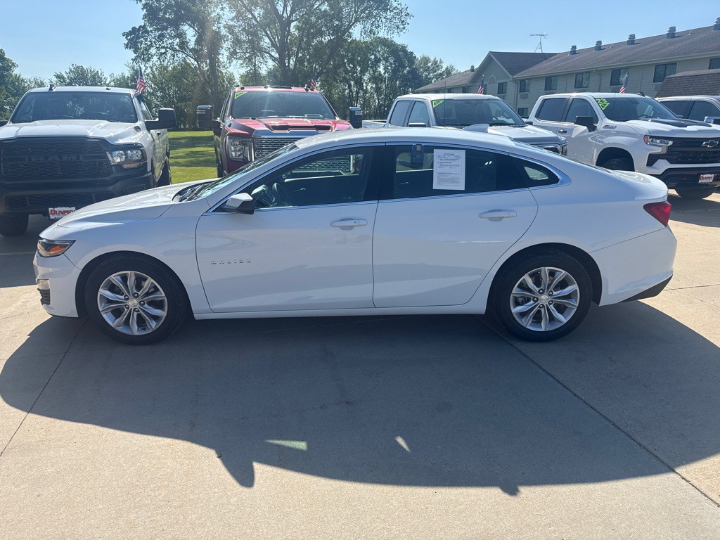 2025 Chevrolet Malibu Image 2