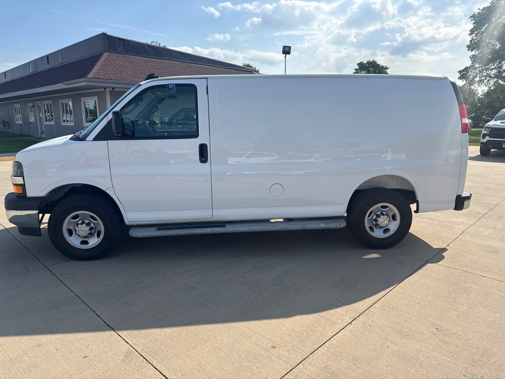 2025 Chevrolet Express Image 2