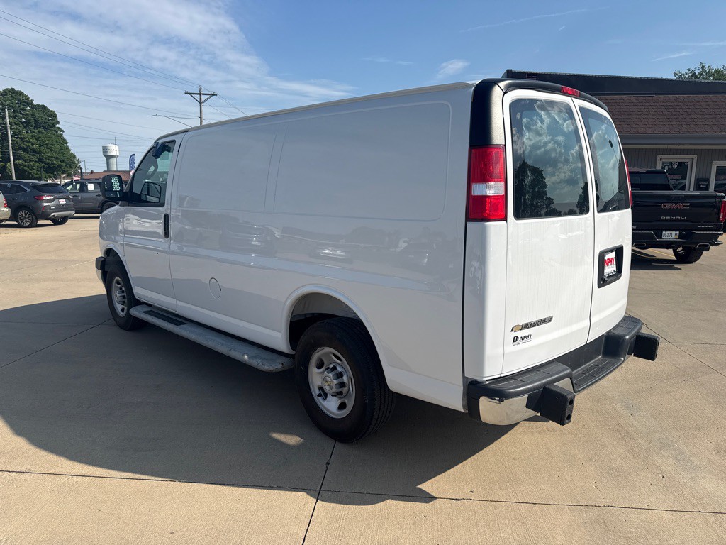 2025 Chevrolet Express Image 3