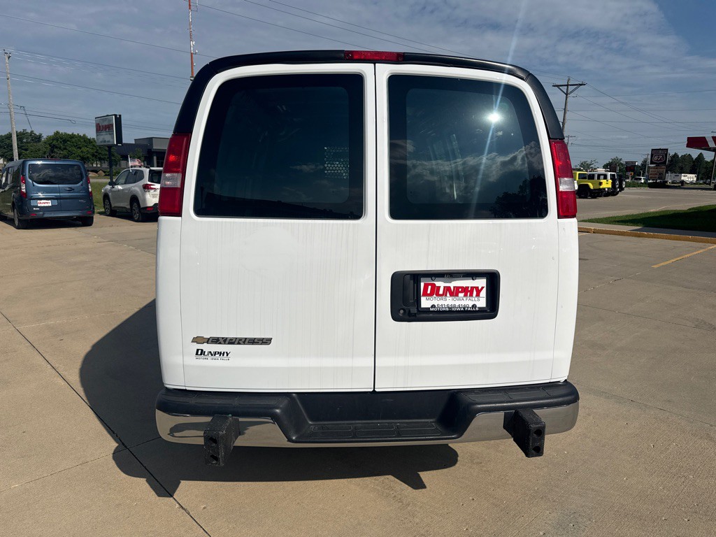 2025 Chevrolet Express Image 4