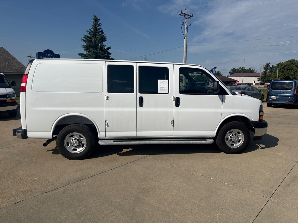 2025 Chevrolet Express Image 6
