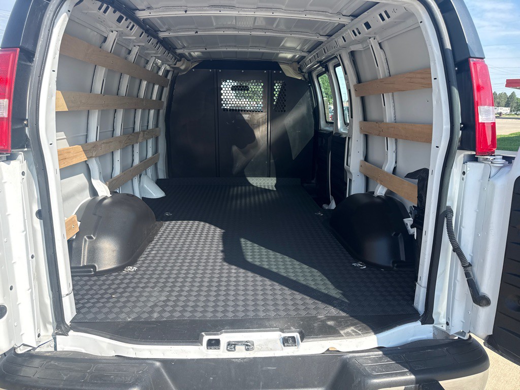 2025 Chevrolet Express Image 11