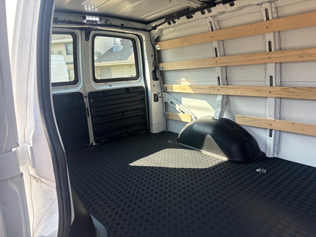 2025 Chevrolet Express Image 14