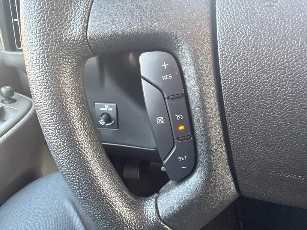 2025 Chevrolet Express Image 20