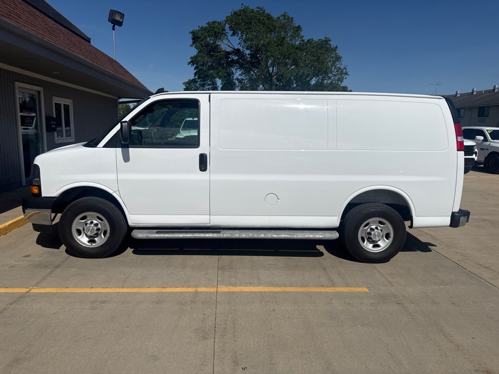 2025 Chevrolet Express Image 2