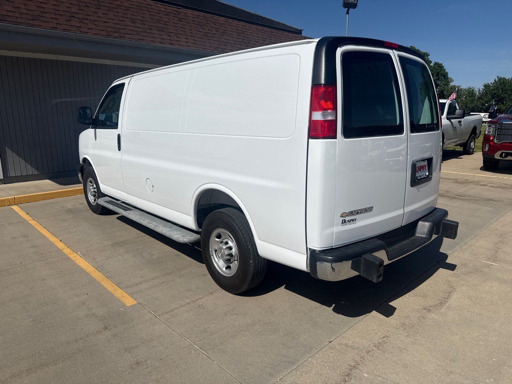 2025 Chevrolet Express Image 3