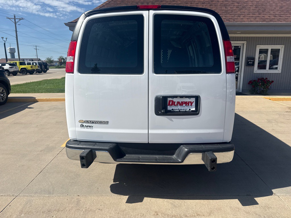 2025 Chevrolet Express Image 4