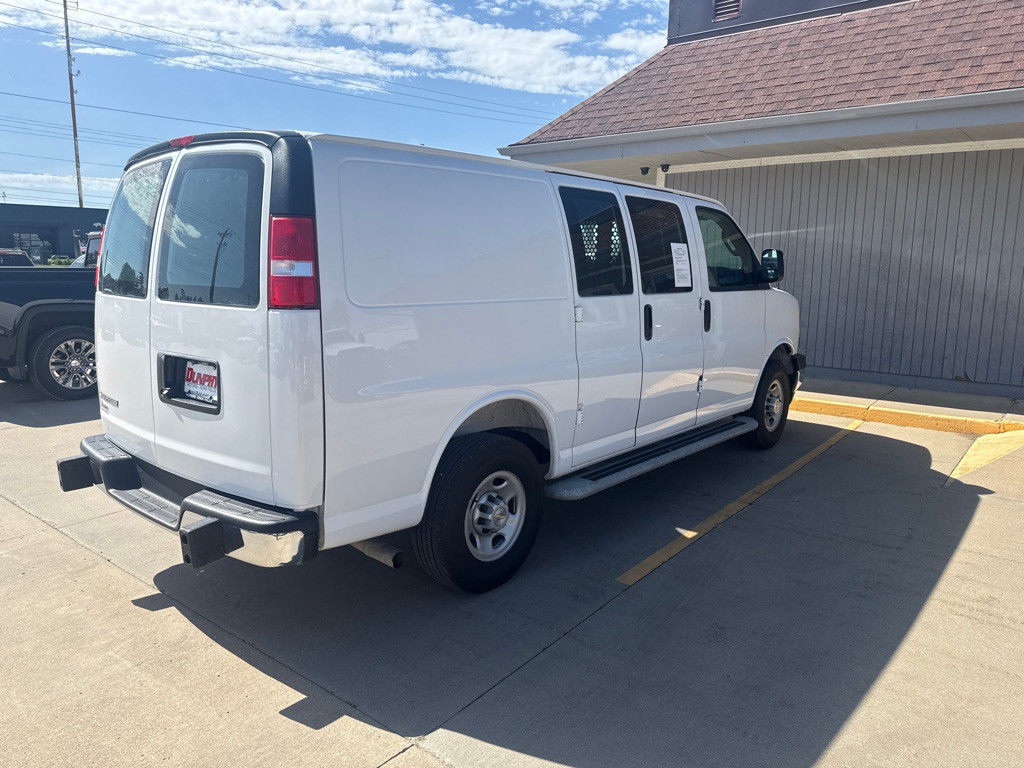 2025 Chevrolet Express Image 5