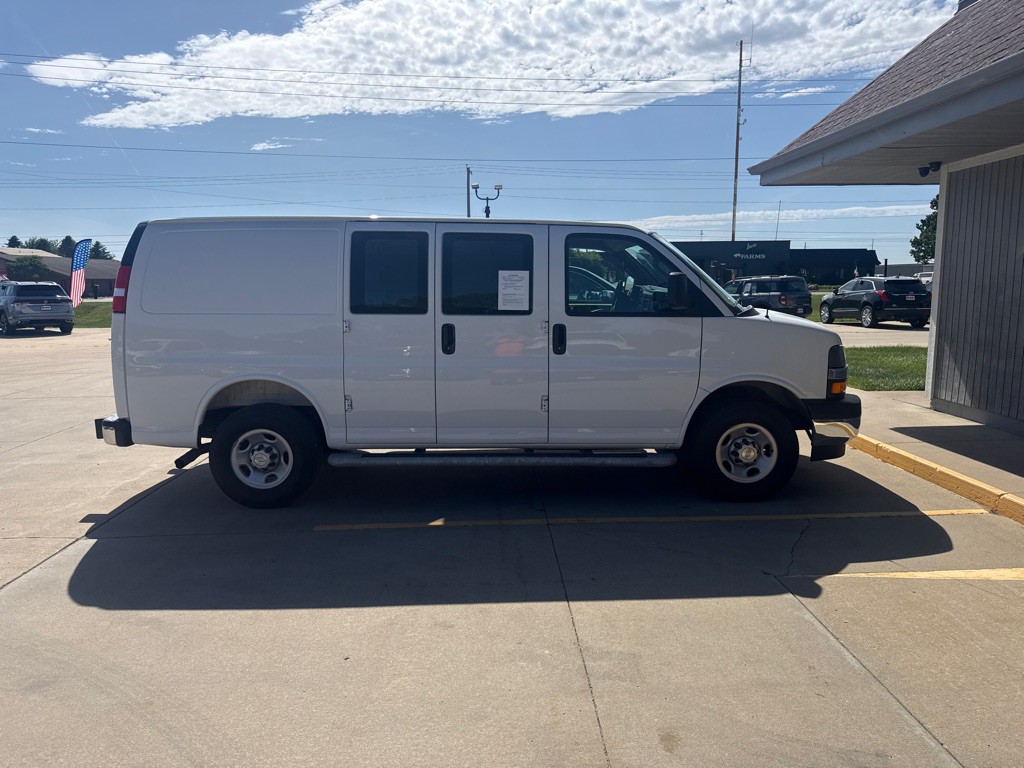 2025 Chevrolet Express Image 6