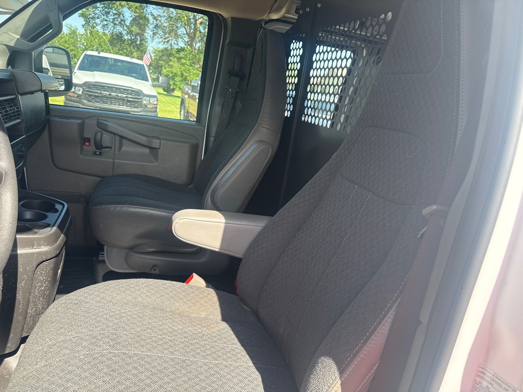 2025 Chevrolet Express Image 9