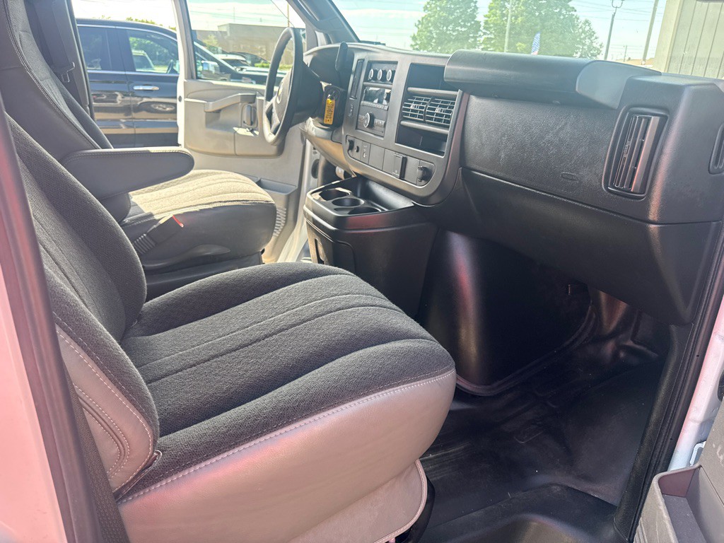 2025 Chevrolet Express Image 14