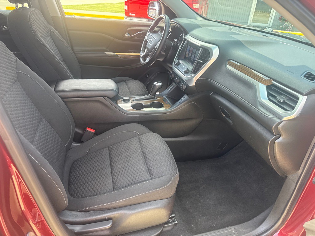 2018 GMC Acadia Image 16
