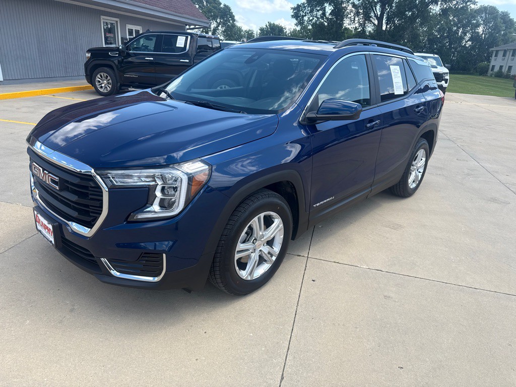 2022 GMC Terrain Image 2
