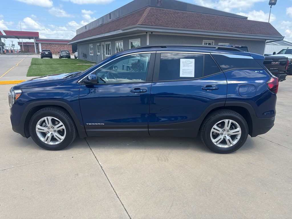 2022 GMC Terrain Image 3