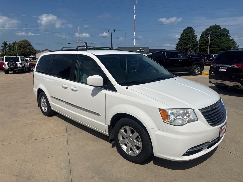 2011 Chrysler Town & Country Image 7