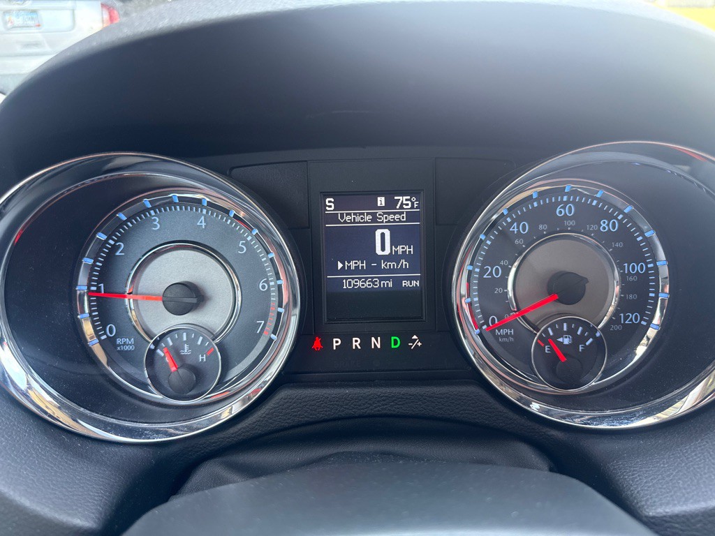 2011 Chrysler Town & Country Image 23