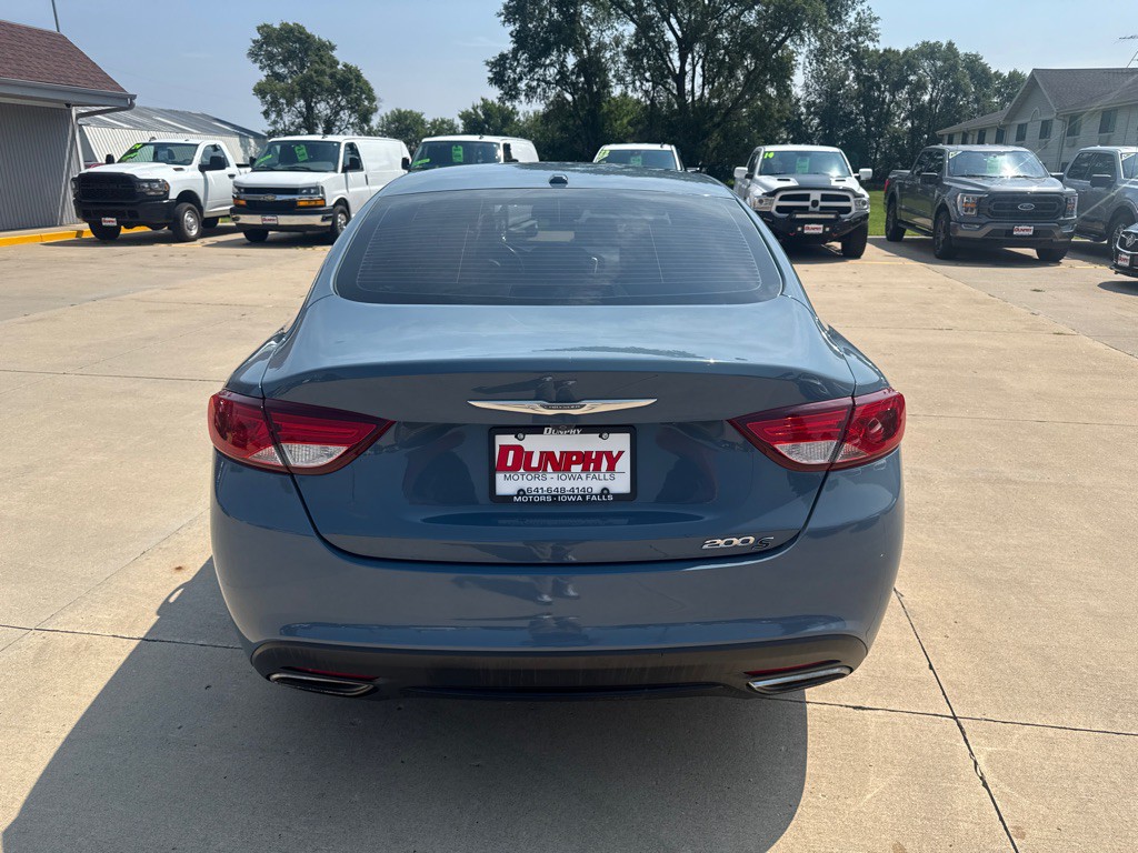 2015 Chrysler 200 Image 4