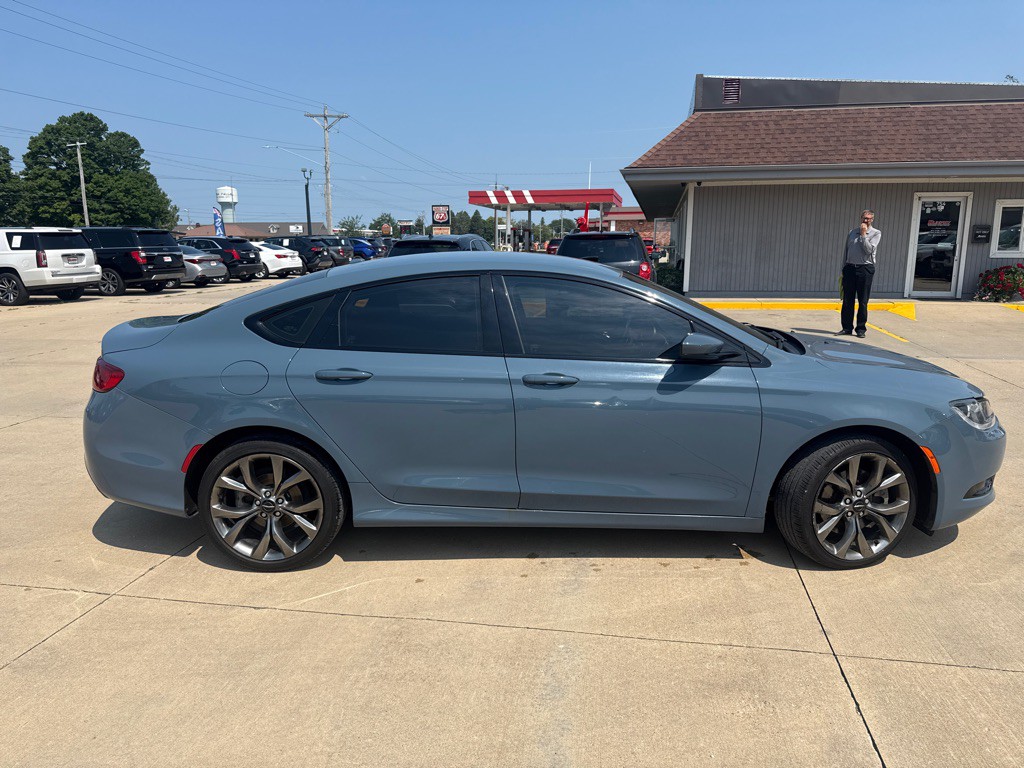 2015 Chrysler 200 Image 6