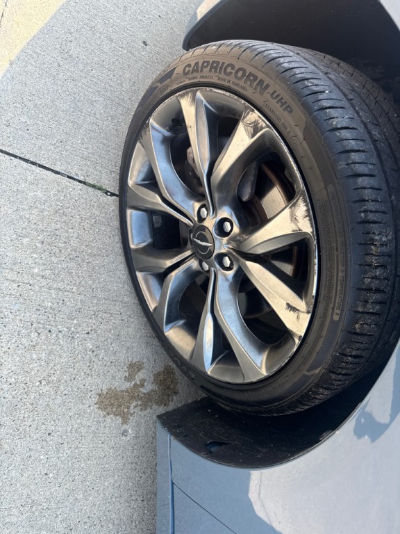 2015 Chrysler 200 Image 9