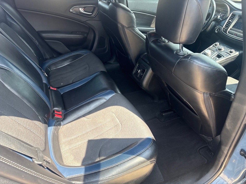 2015 Chrysler 200 Image 13