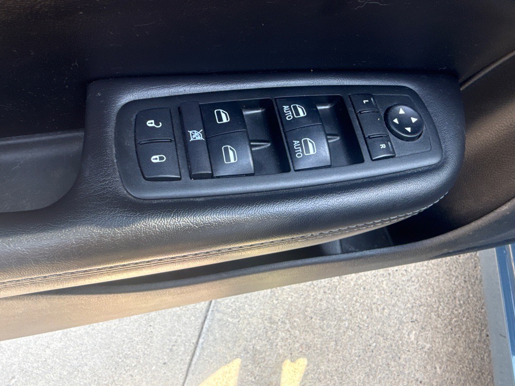 2015 Chrysler 200 Image 17