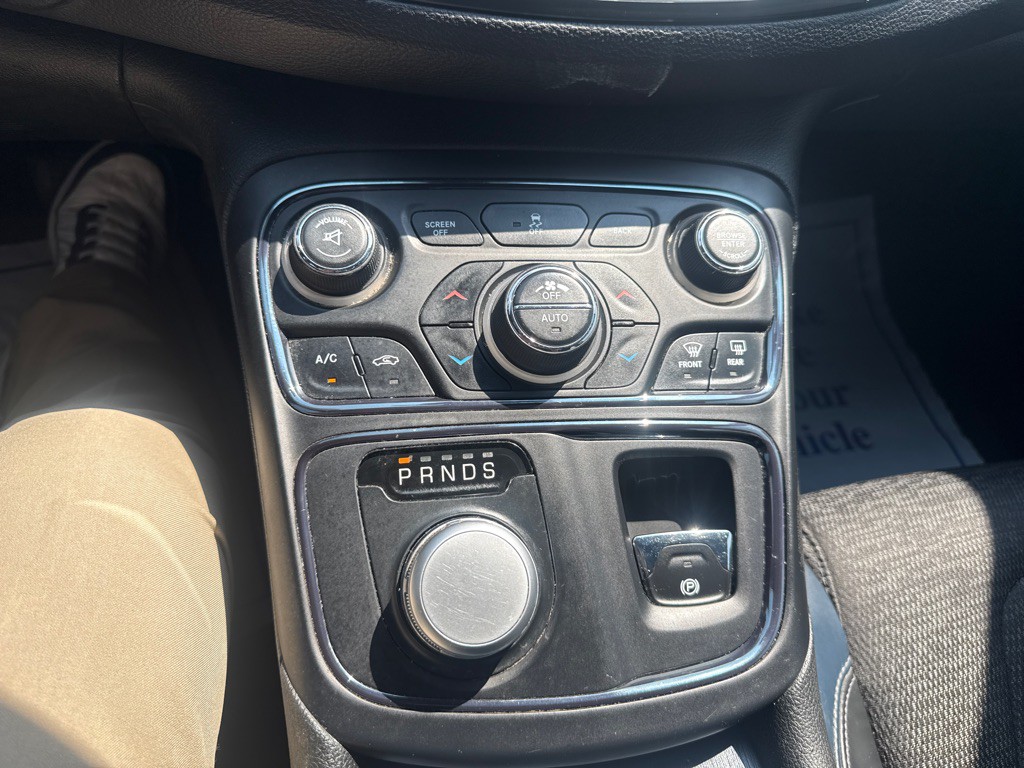 2015 Chrysler 200 Image 21