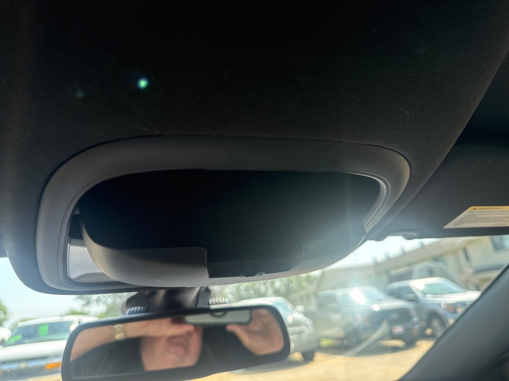 2015 Chrysler 200 Image 23