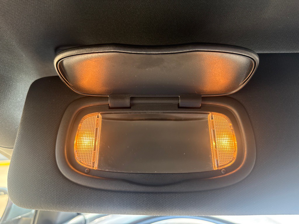 2015 Chrysler 200 Image 24